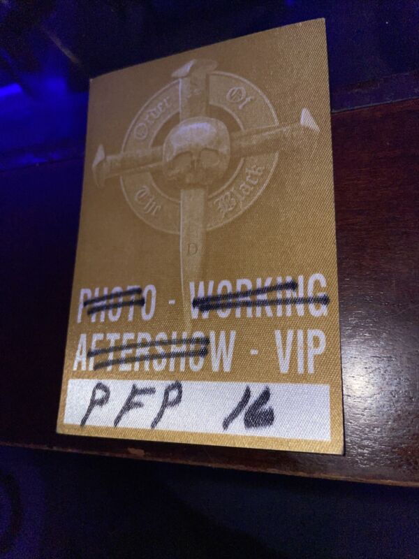 BLACK LABEL SOCIETY BACKSTAGE PASS / VIP STICKIE / NEVER USED