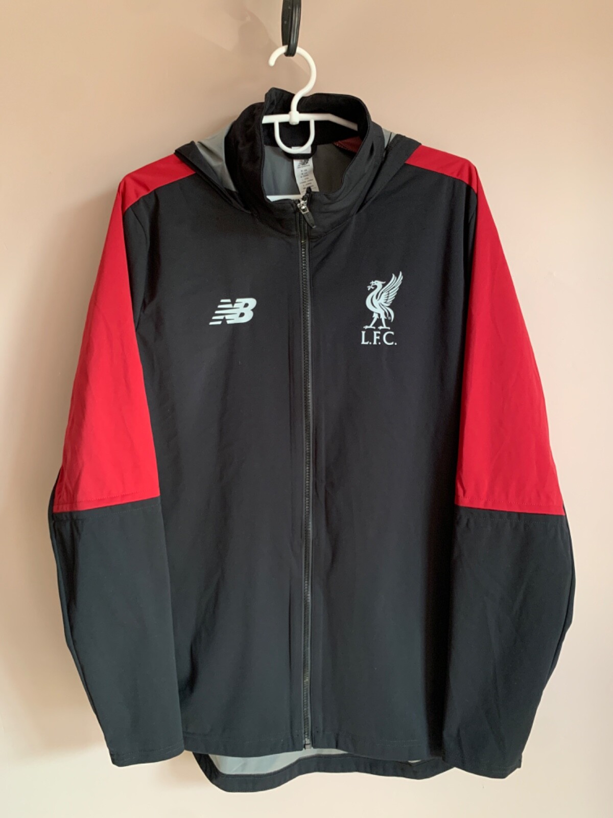 ウェア Liverpool FC New Balance track jacket L Liverpool Windbreaker Football Zip Jacket New Balance Soccer
