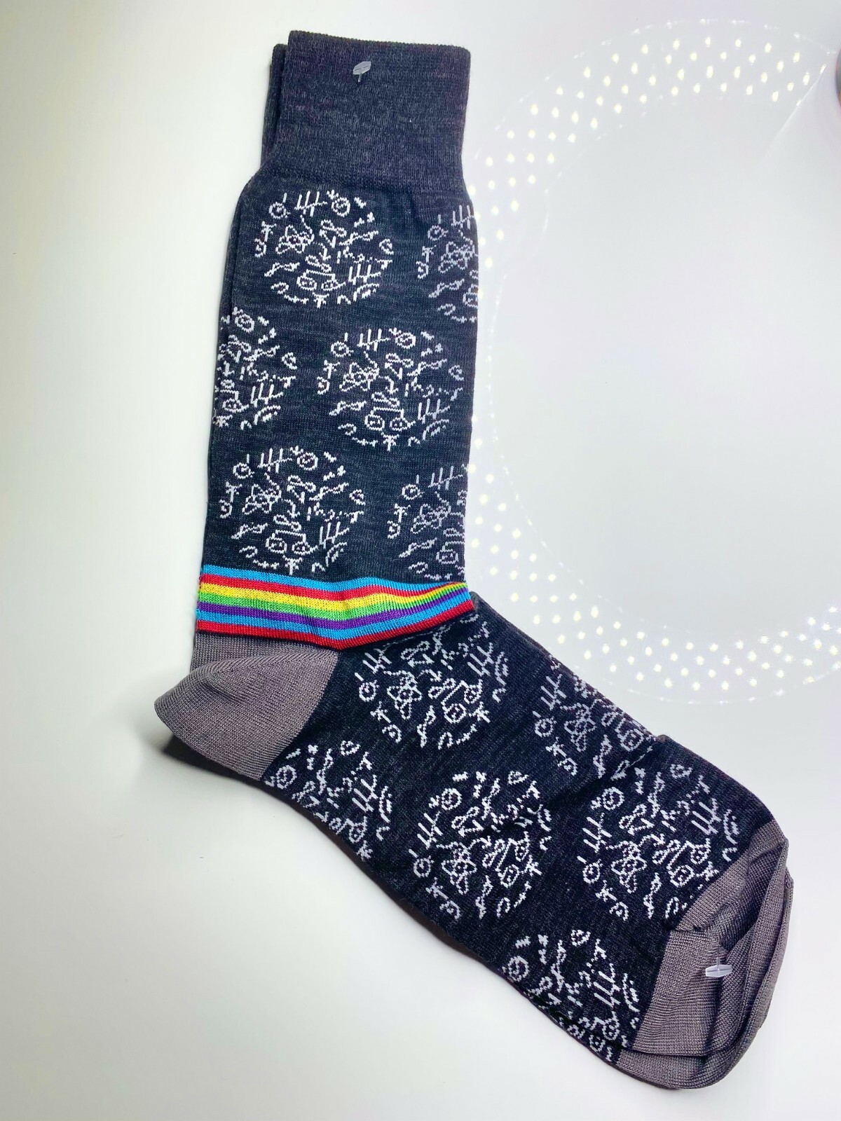 

Носки BUGATCHI Charcoal Rainbow Stripe Science Space Chemical Infinity Socks ИТАЛИЯ, Multicolor