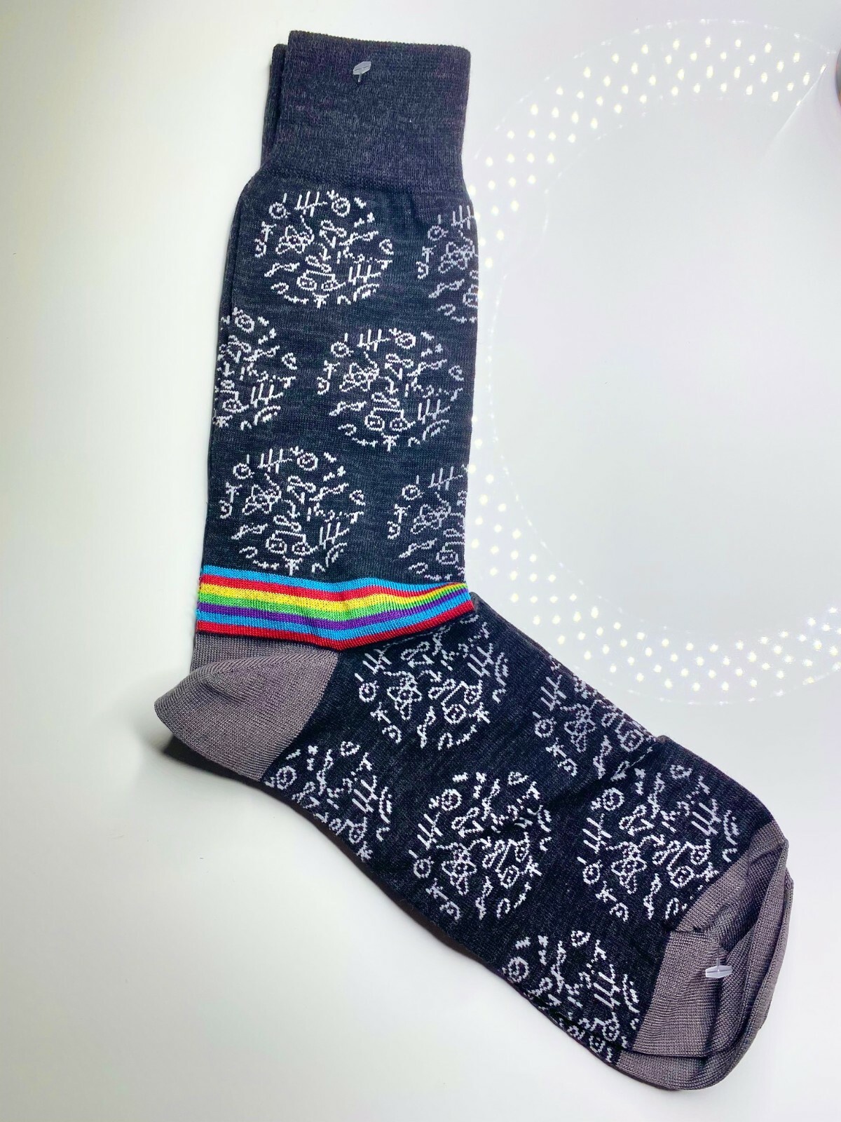 Носки BUGATCHI Charcoal Rainbow Stripe Science Space Chemical Infinity Socks ИТАЛИЯ