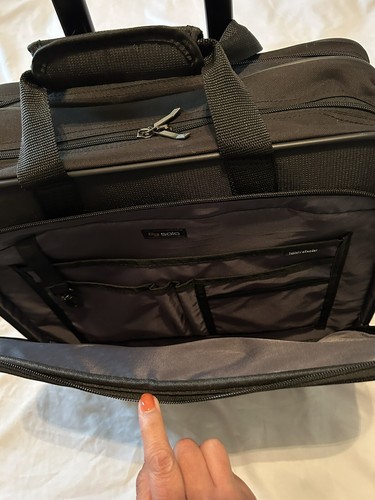 Solo New York Empire Rolling Laptop Overnight bag 17.3 lapto