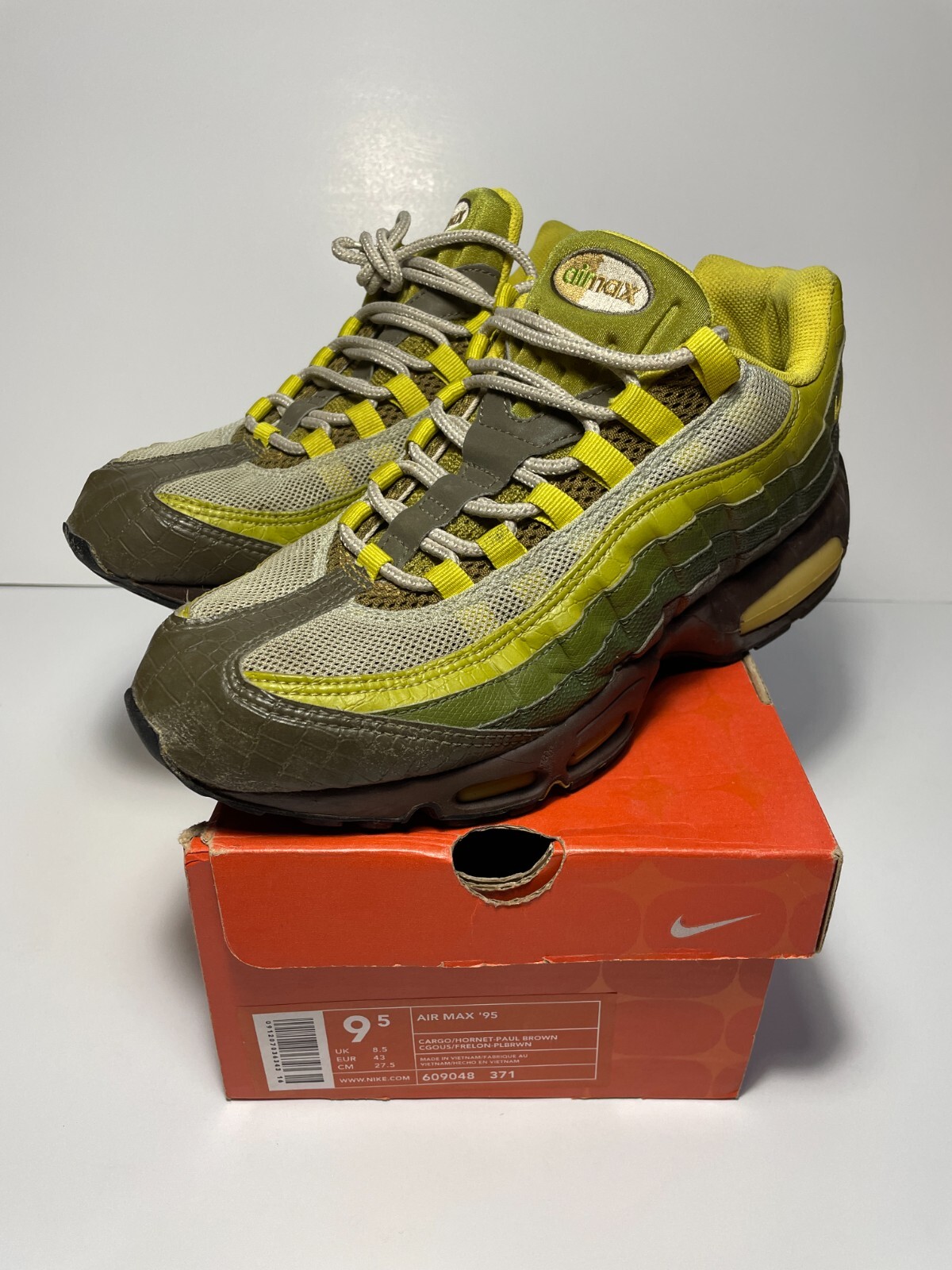 2001 NIKE AIR MAX 95 MONSTER OG SIZE 9.5 FLAWED UNWEARABLE 2001 NIKE AIR MAX 95 MONSTER OG SIZE 9.5 FLAWED UNWEARABLE