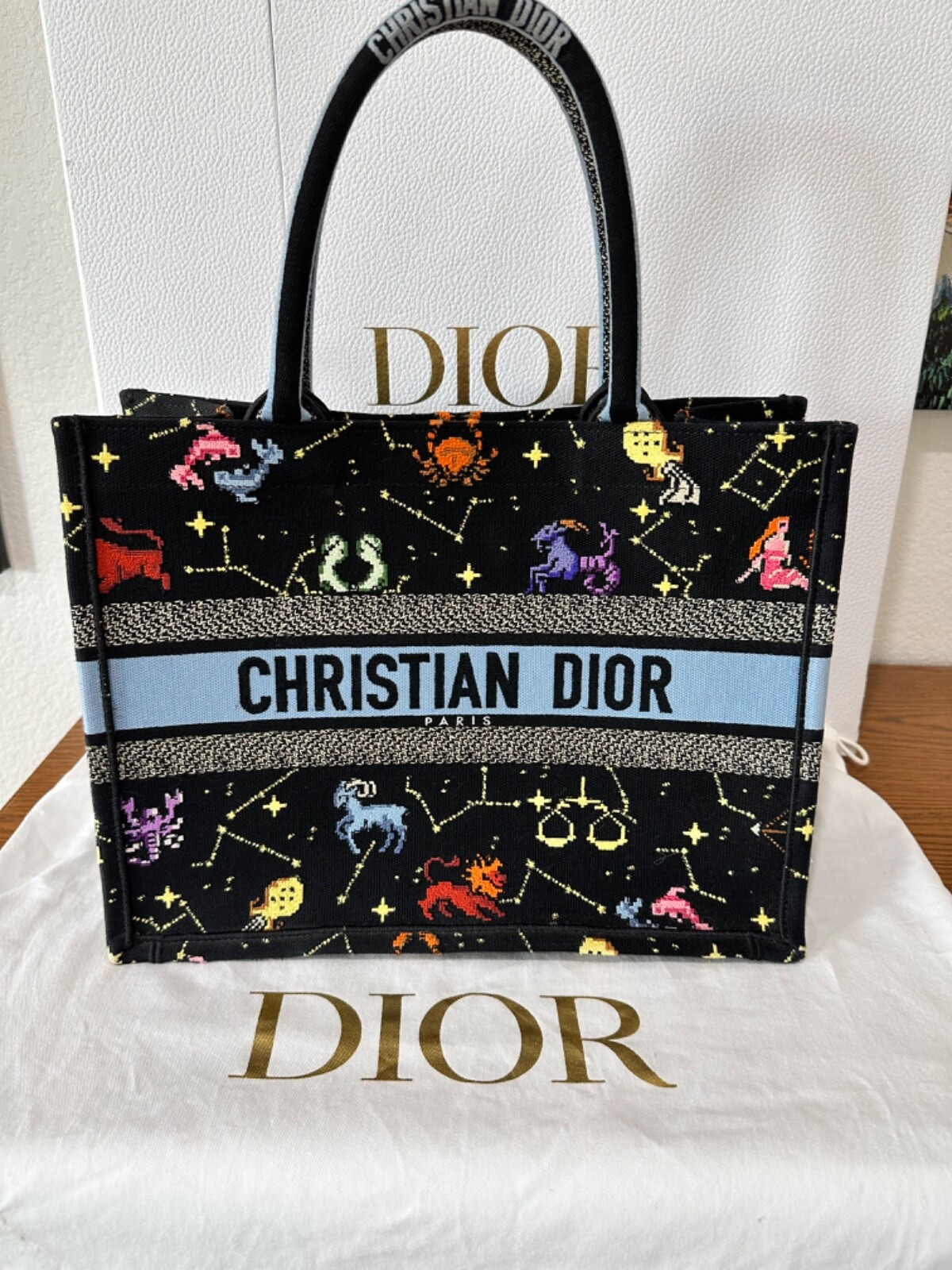 【国内完売・即発送】Dior カードケース Butterfly Zodiac Dior Caro Freesia Card Holder White Leather ref.1346002