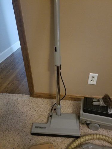 Electrolux Canister Vacuum Cleaner Model 2100 W/ Hose Power Nozzle & 9 New Bags