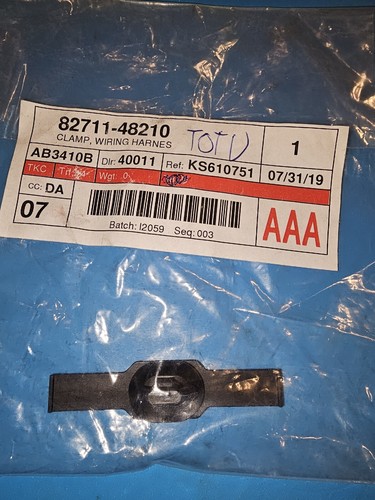 NEW OEM GENUINE Toyota 82711-48210 CLAMP WIRING HARNES (B2