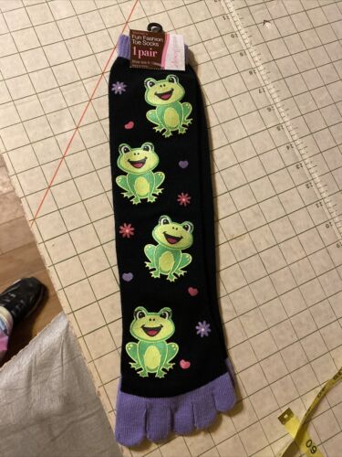 Black Fun Fashion Smiling Frogs Size 6-10 Purple Toe