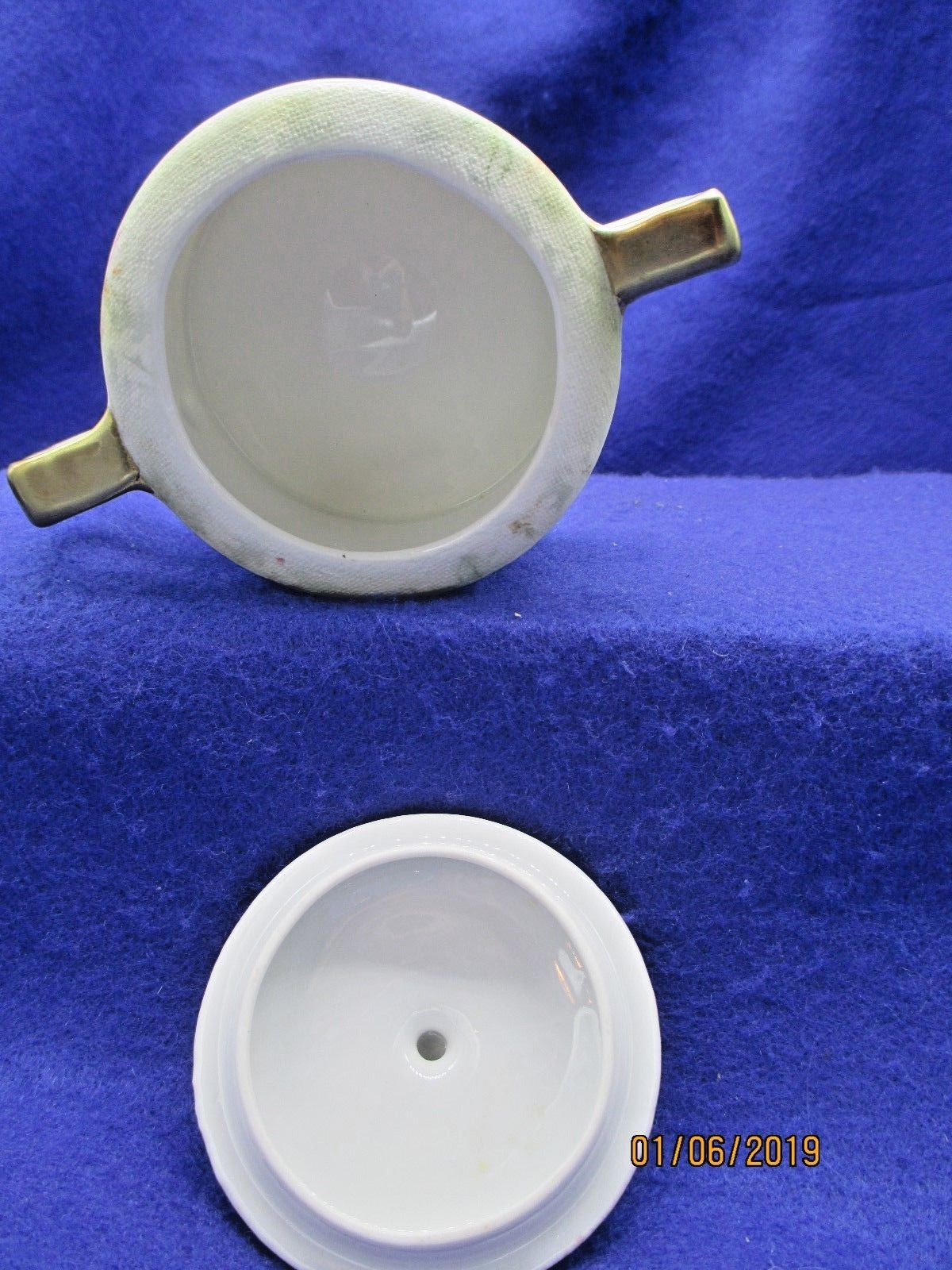 Royal Bayreuth Rose Tapestry Cream & Sugar w/lid NICE