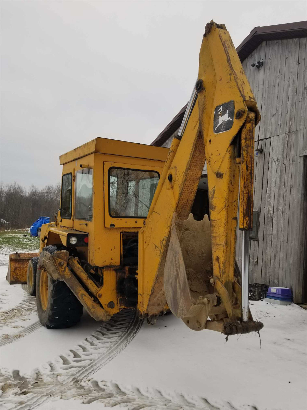 John Deere 410 Backhoe Loader, runs & drives 24