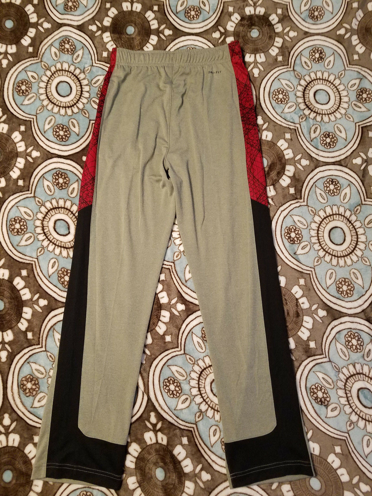 Boys NIKE Dri-Fit Pants Athletic Size Large NWT Mesh Sides Gray Black MSRP $40