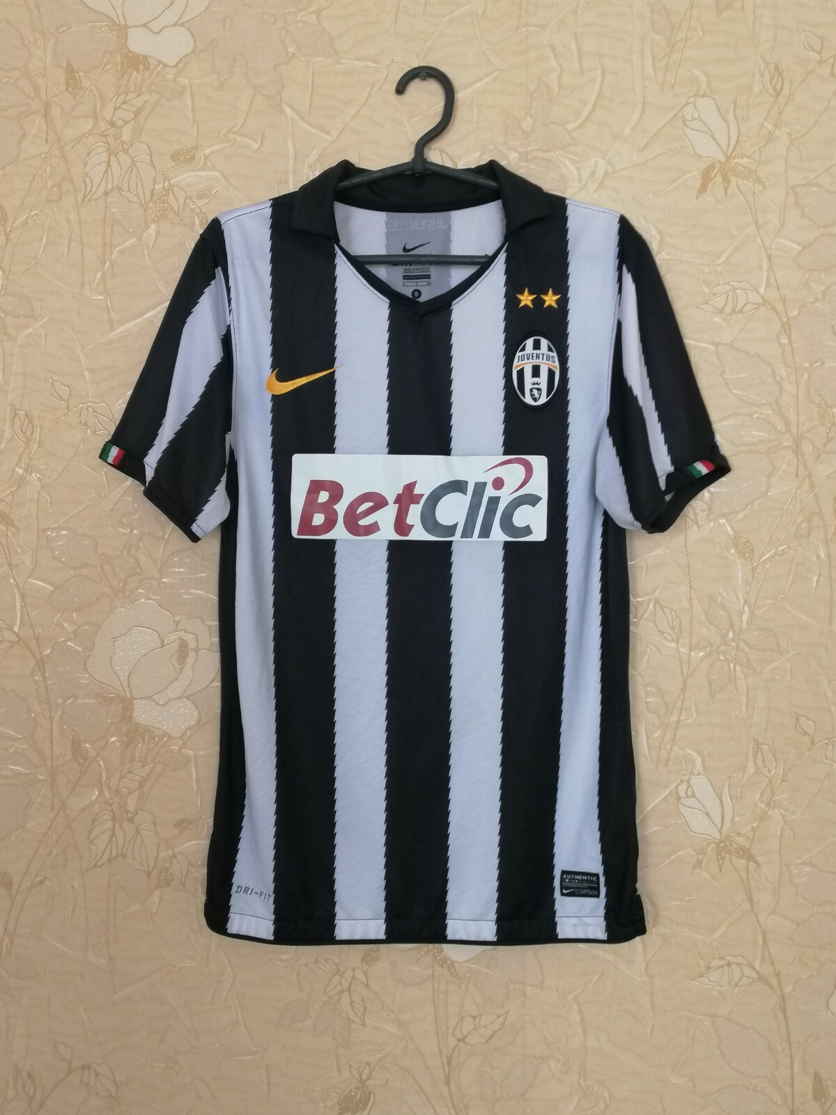 Juventus 2010 - 2011 home football shirt jersey Nike size S