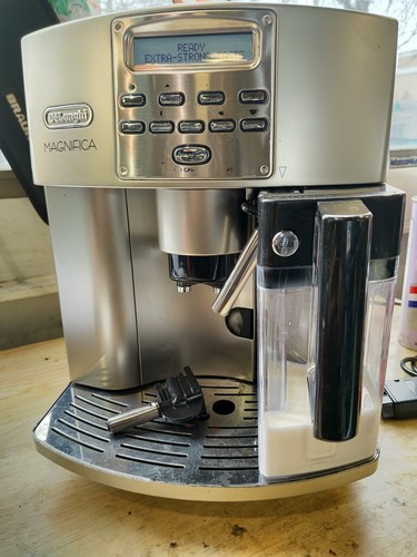 DeLonghi Magnifica Esclusivo ESAM3500  Coffee Espresso Cappuccino Latte Maker