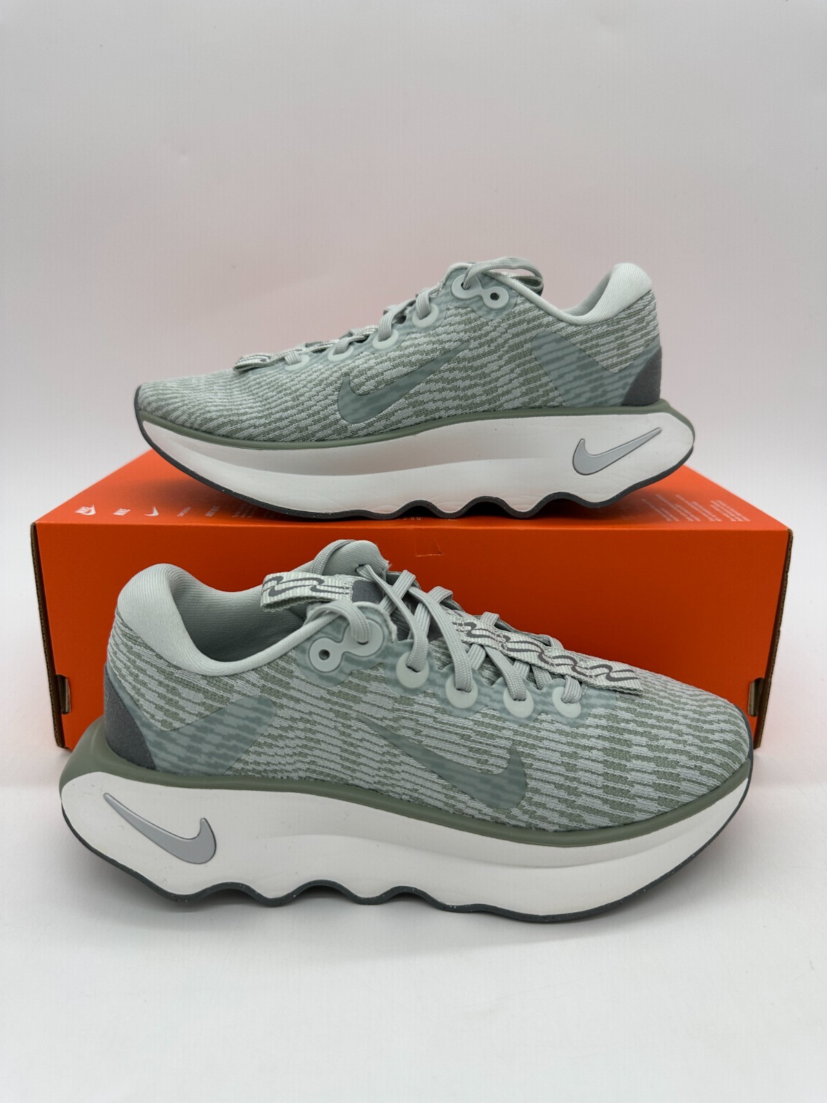 Nike Motiva Women's Size 5 Green Grey Athletic Running Shoes