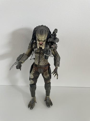 特撮 AVP2 - Action Figure Series 4 BATTLE DAMAGED PREDATOR (Unmasked) NECA Alien vs Predator AVP Requiem Series 4 Battle Damaged