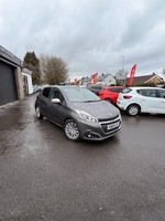 2019 Peugeot 208 1.2 PureTech 82 Signature 5dr [Start Stop] HATCHBACK Petrol Man
