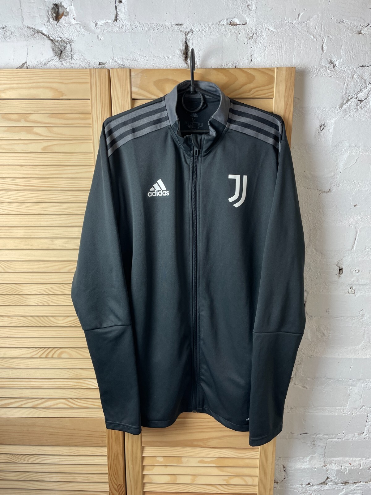 Juventus サッカージャージ 黒白ストライプ Juventus サッカージャージ 黒白ストライプ Juventus サッカー