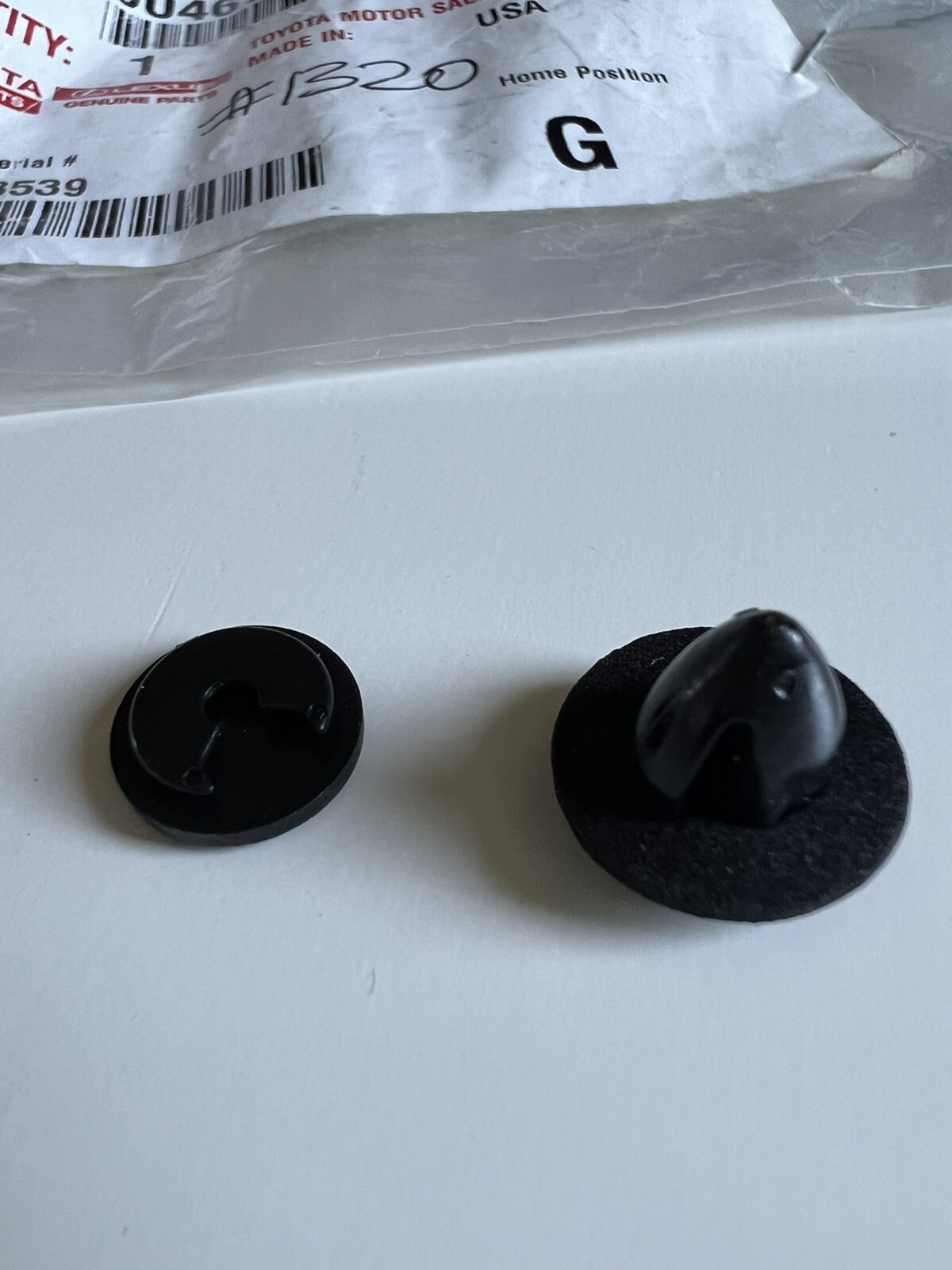 Toyota & Lexus Clip 90467-10213-C0 Genuine New Quantity OF 2 Toyota & Lexus Clip 90467-10213-C0 Genuine New Quantity OF 2