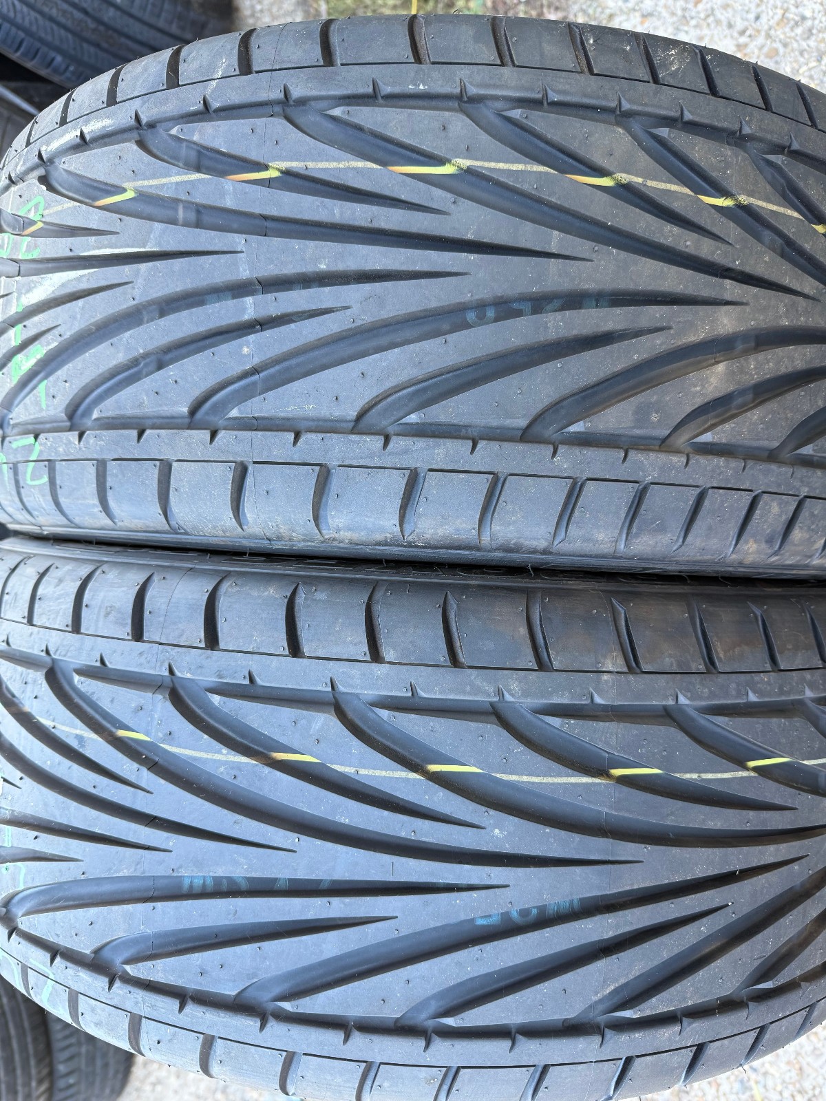 New 245 40 20 Toyo Proxes T1R, 99y, x2 A Pair (F1_tyres) FOD YD278