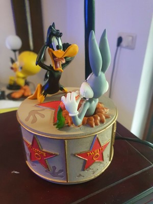 Extremely Rare! Daffy Duck with Bugs Bunny Avenue of the Stars Fig Lamp Statue 