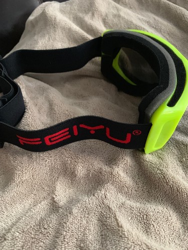 Feiyu Ski Goggles Green Wide View Brand New With Tags And Bag