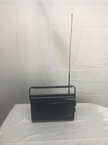 Soundesign AM/FM Portable Radio Model No. 2224BLK