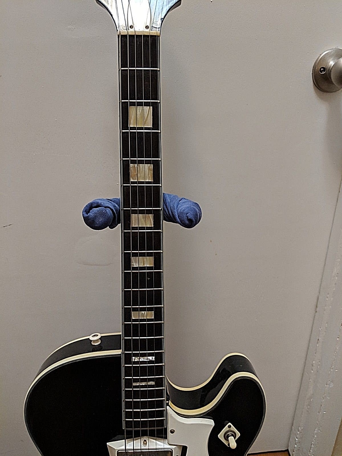 Silvertone 1446 'Hubert Sumlin Model'