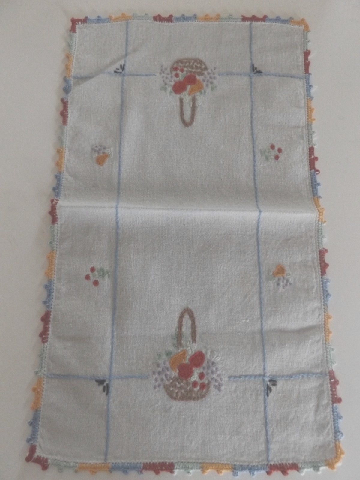 VINTAGE HAND EMBROIDERED TABLE RUNNER & 2 SMALLER DOILIES~HAND CROCHET LACE EDGE