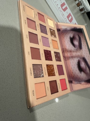 スノー☆土日多数出品ショップ✨ Huda Beauty MACAROON Sleigh All Day Set - Topaz & Crush