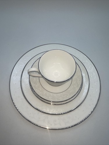 Lenox Opal Innocence 5 Piece Place Setting Platinum Trim Classics USA