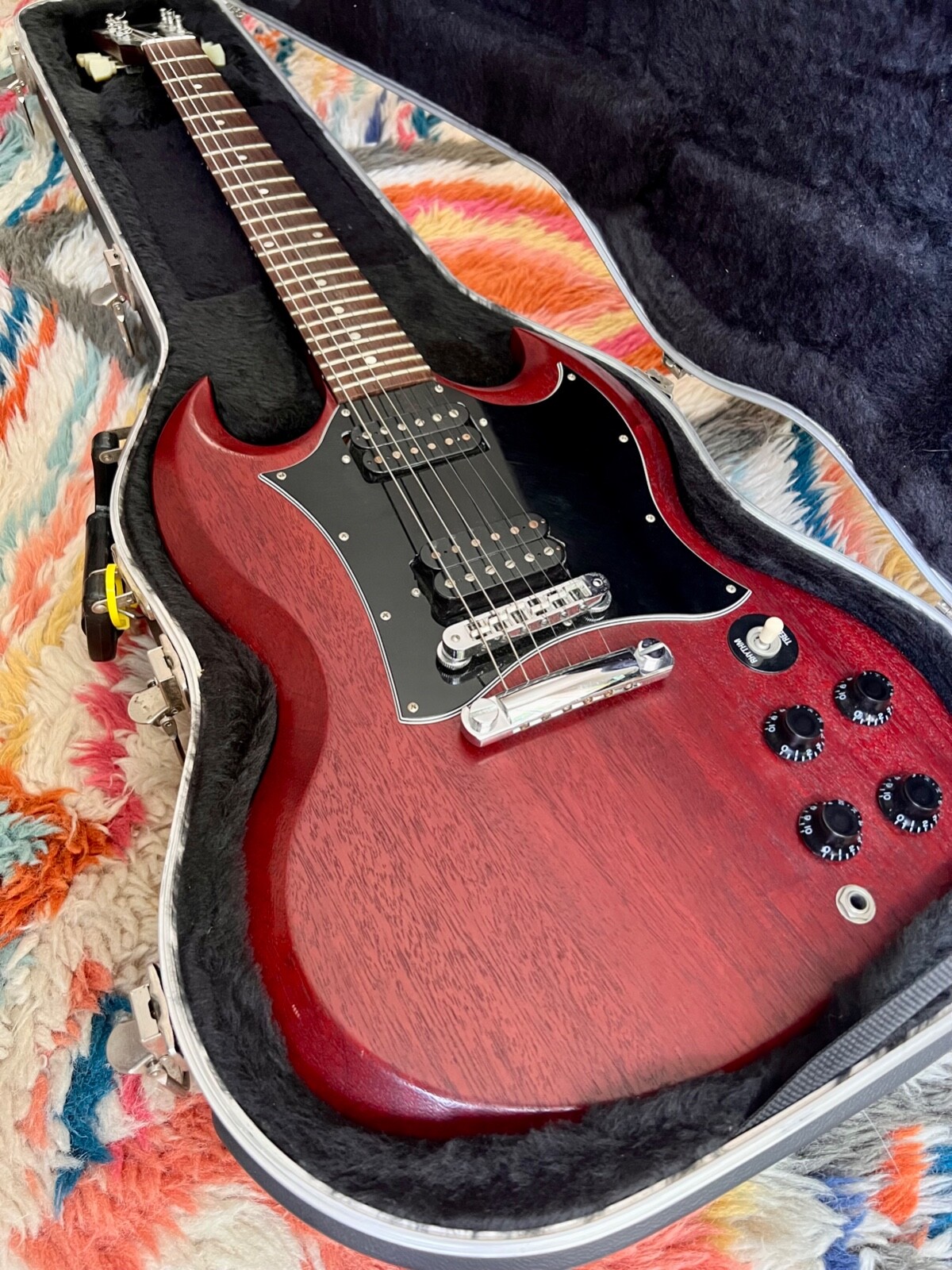 Gibson SG Tribute Electric Guitar - Vintage Cherry Satin w Gibson SG Tribute Electric Guitar - Vintage Cherry Satin w