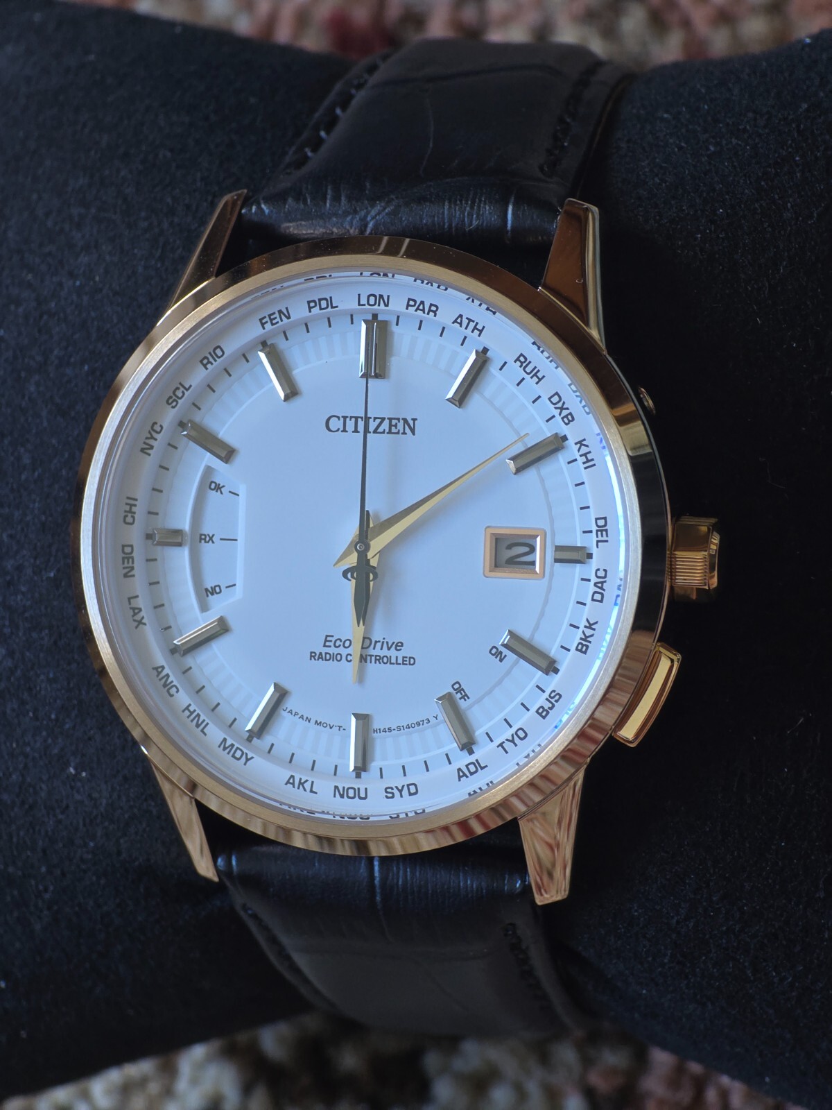 Pre-owned Citizen Radio Controlled Sapphire Crystal White Dial World Time Watch Cb0153-13a