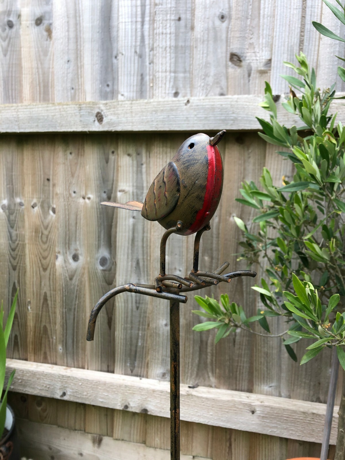 Robin on Stick Metal Tin British Garden Bird Animal Statue Ornament