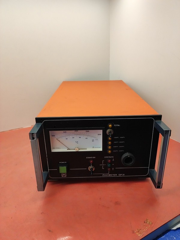 Leybold Heraeus Pyrometer Qp31 Se.No.1500/840439  Cat.No.42705370