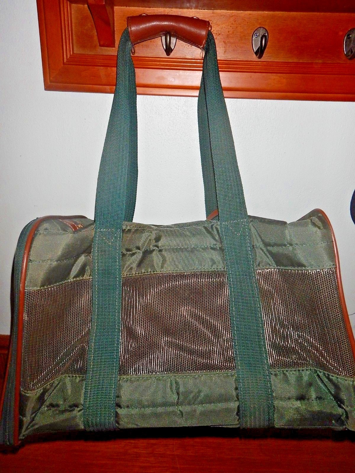 Nice Sherpa's Pet Trading Company Green Pet Carrier Size Small 17