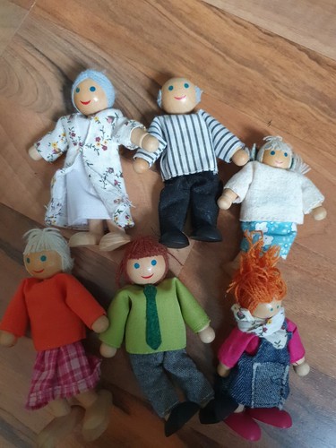 Pintoy Puppen Familie, Eltern, Kinder, Großeltern, Puppenhaus Holz, gut erhalten