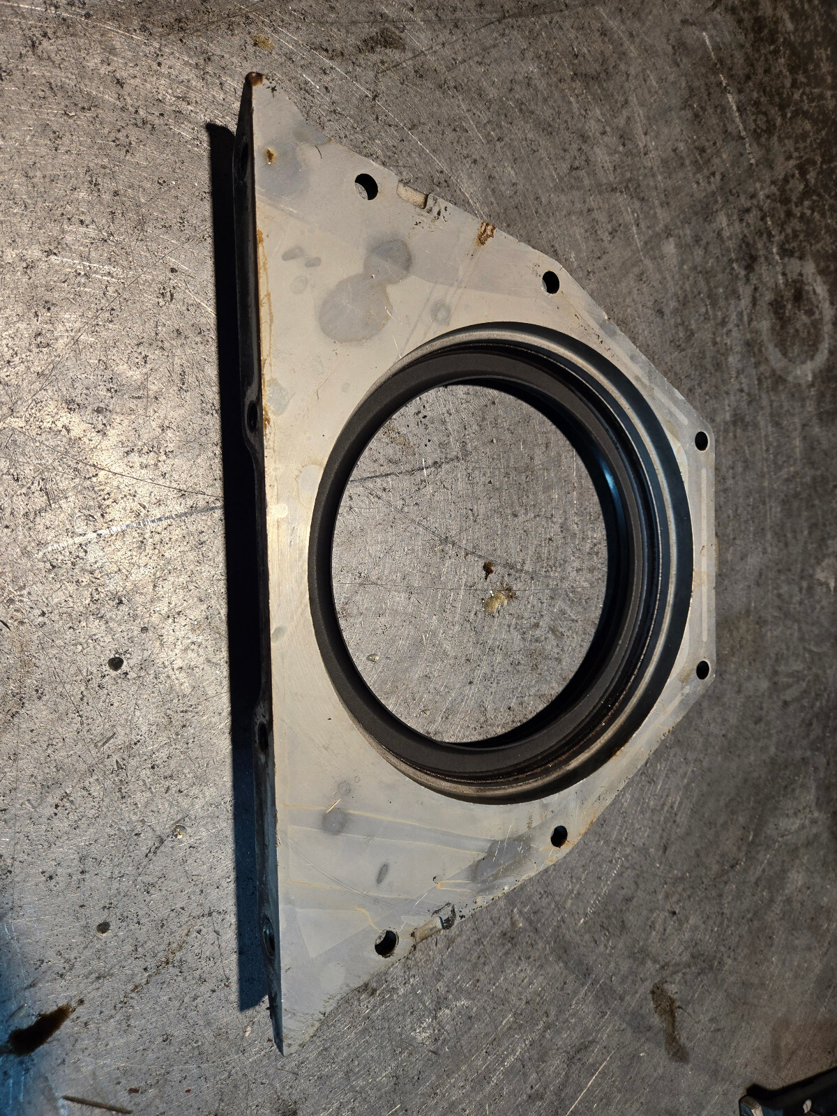 5.9l cummins rear main seal retainer 3949415 - Picture 3 of 3