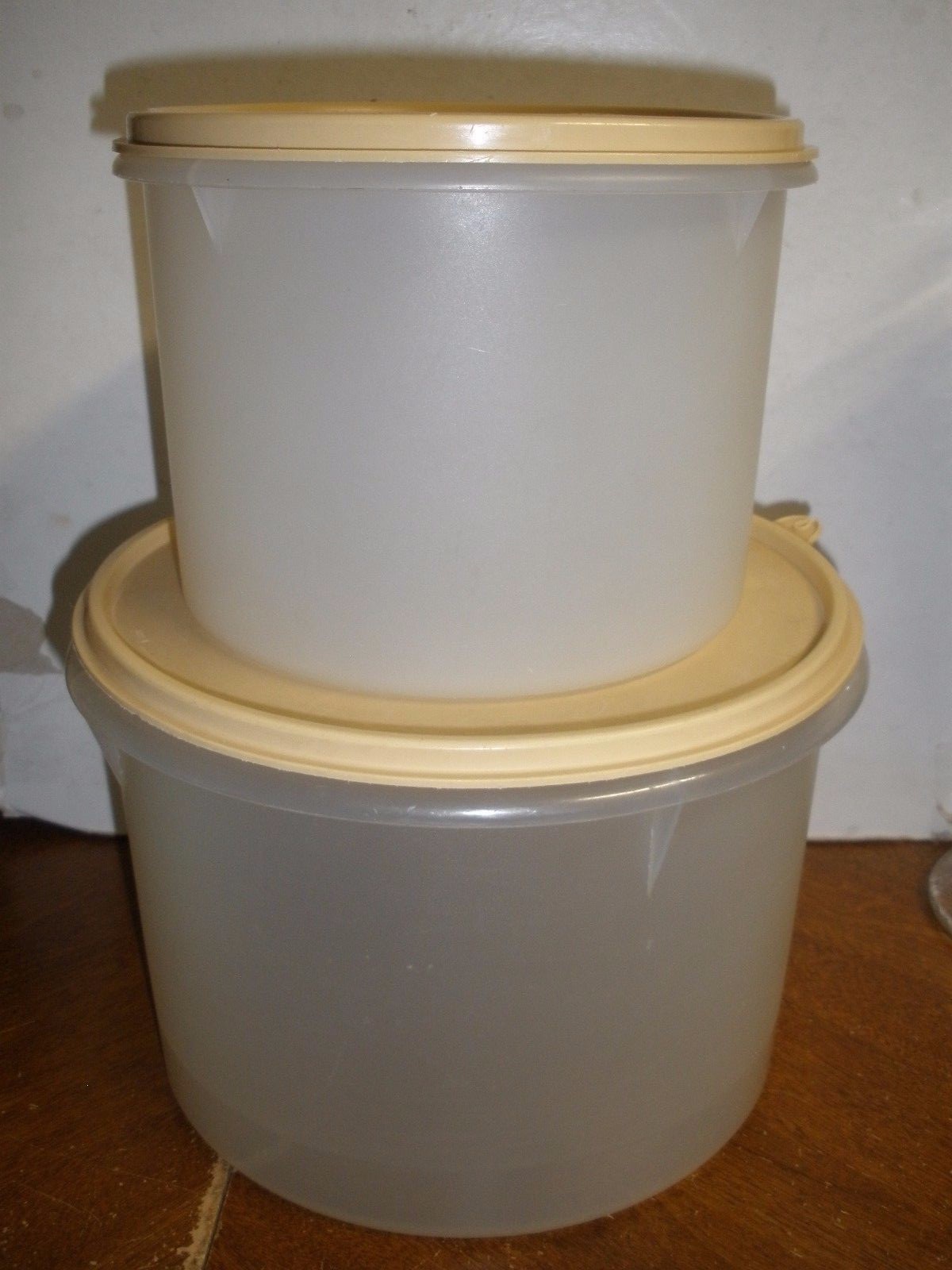 Tupperware 2 Piece Storage Containers 264 & 266 clear bottom