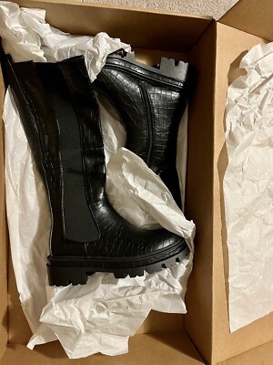 Torgeis Womens Madina Tall Boots Size 7 Faux Crocodile Lug Sole Gore Side Panels