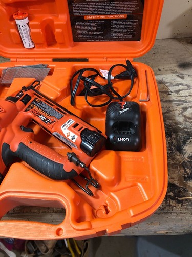 Paslode 902400 Angled Cordless Lithium Ion Finish Nailer
