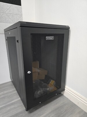StarTech.com 4-Post 18U Server Rack Cabinet