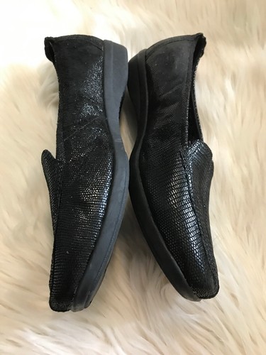 CLARKS COLLECTION SLIP-ON BLACK REPTILE FINISH SHOES  WOMEN'S SIZE 10w