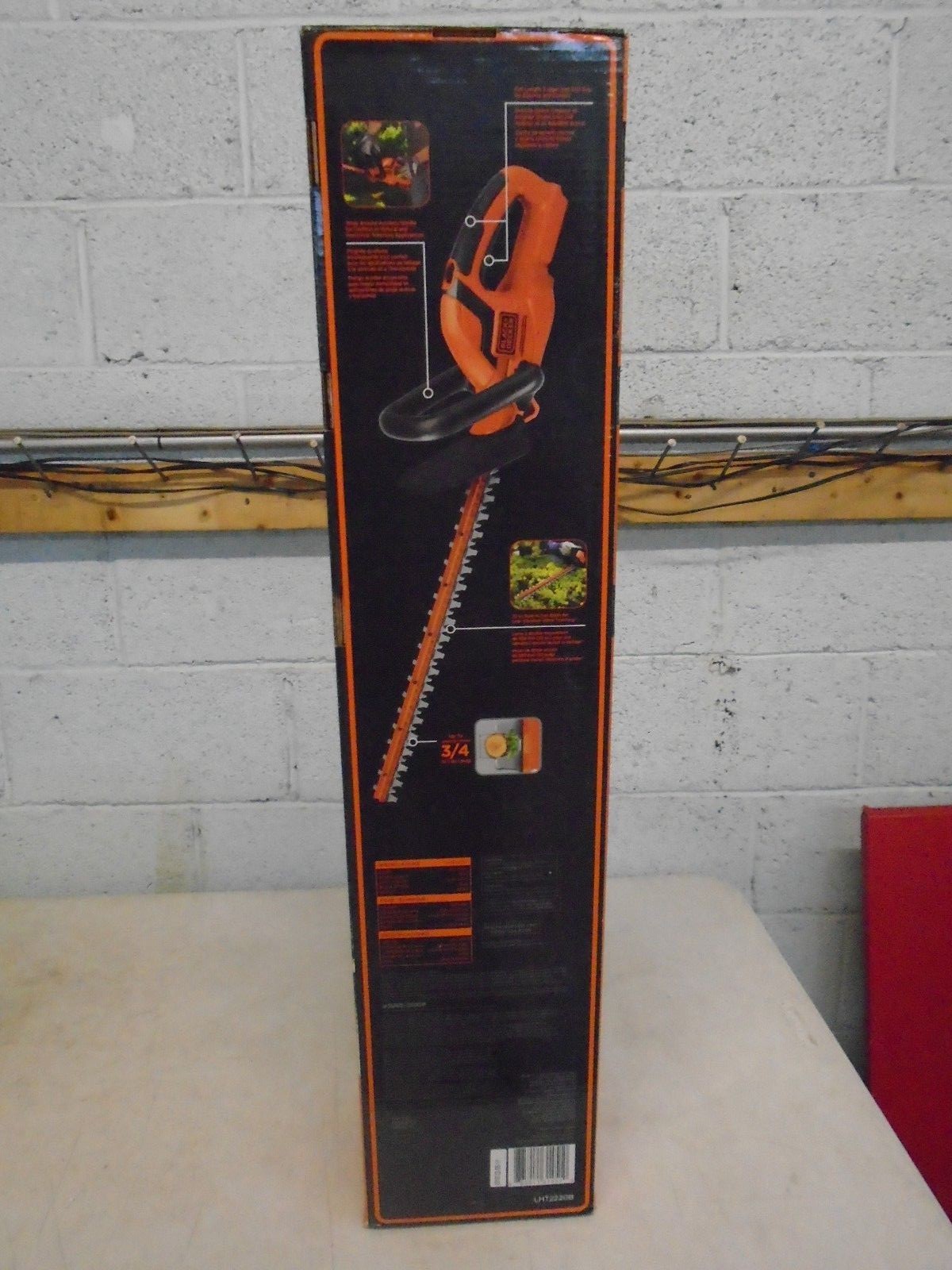 Black & Decker 20 volt 22in hedge trimmer tool only battery not included