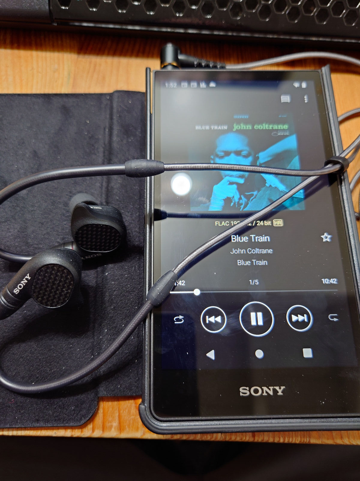 Sony NW-ZX707 Walkman 64GB Hi-Res Portable Digital Music Sony NW-ZX707 Walkman 64GB Hi-Res Portable Digital Music