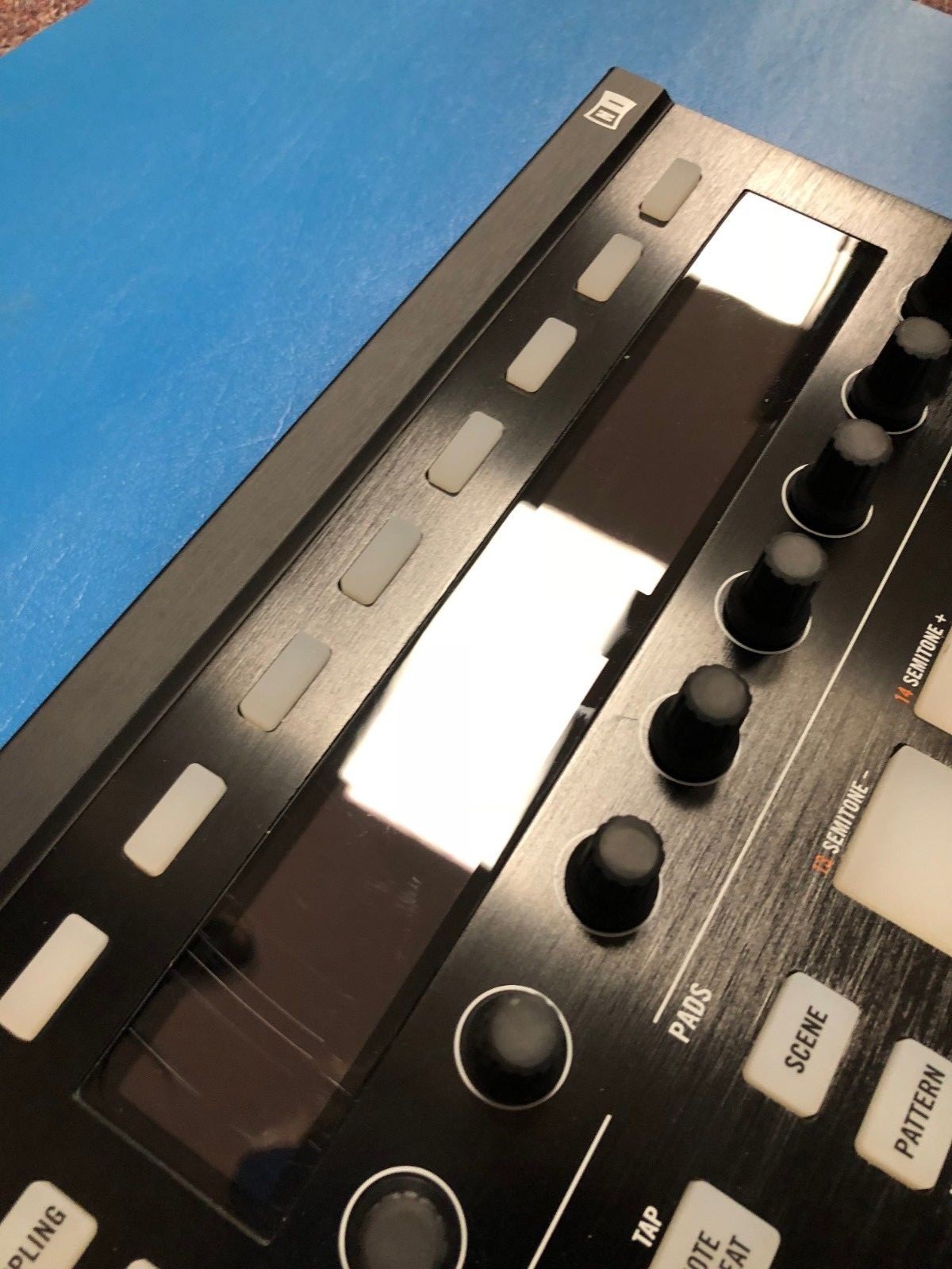 maschine mk2 black used with cord and manual