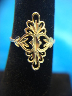 14K YELLOW GOLD FANCY PATTERN RING - SIZE 5 3/4 - NICE