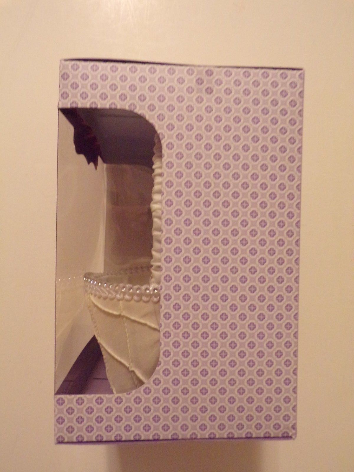 Wilton Wedding Flower Basket Ivory pearl trim NEW in box