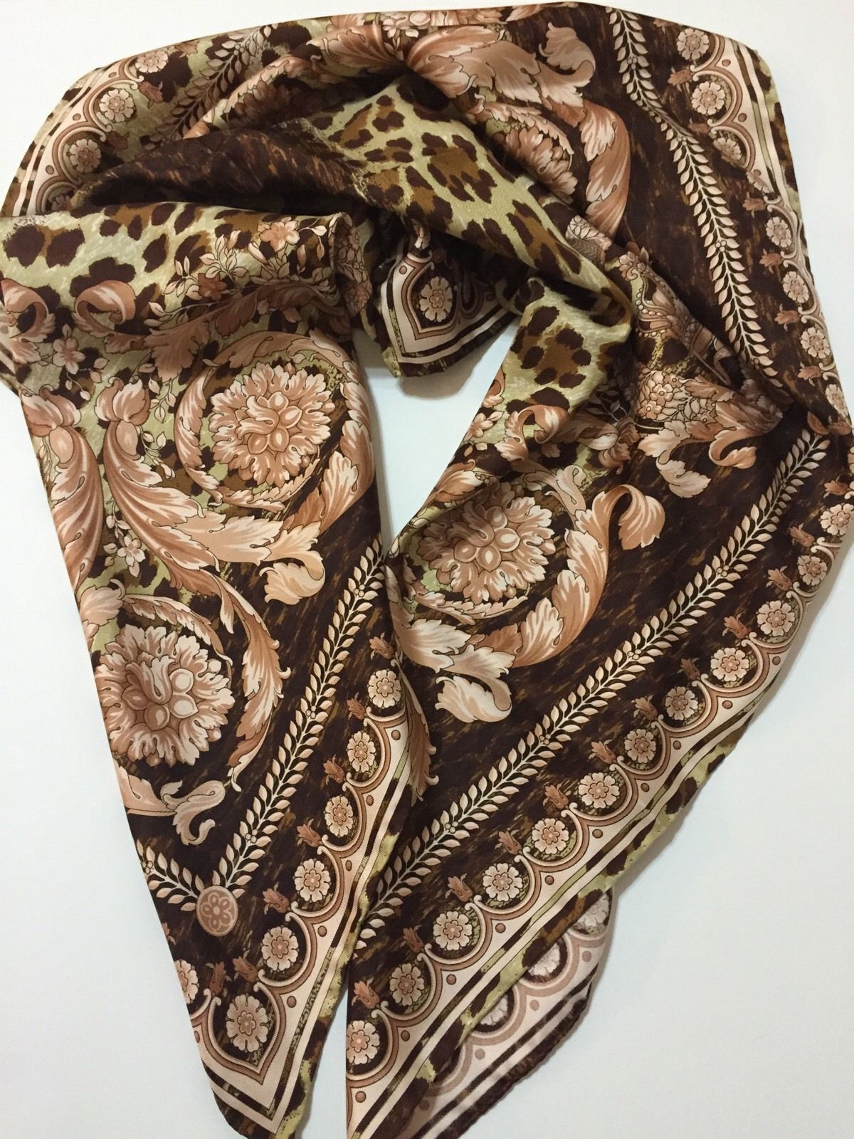 Cachecóis e xales Versace Floral para mulheres