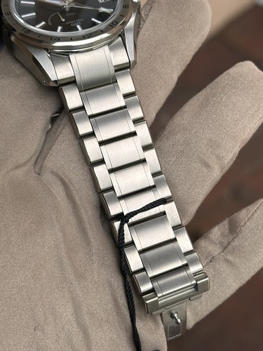 Pre-owned Seiko Grand  Evolution 9 Collection Sbge283 Spring Drive Gmt Titanium Watch 41mm