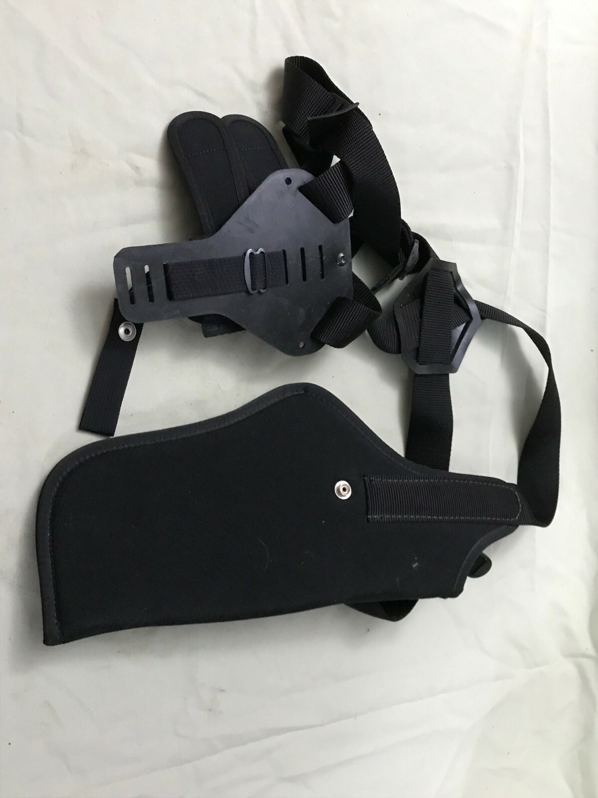 Uncle Mike's Black 3 RH Scoped Shoulder Holster 5 To 6.5” Med Large DA Revolvers