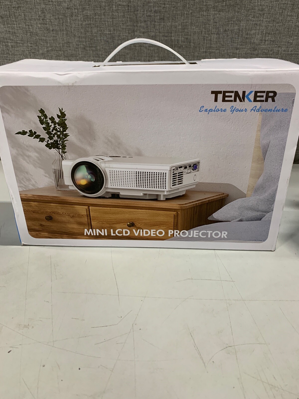 Tenker Q5 Mini 1080P Full HD LCD 7500L High Brightness Video Projector
