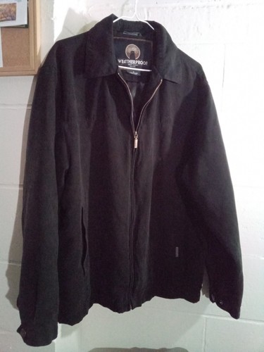 Men's Jacket/Windbreaker, Medium. Lightweight. Rain Repellant. Free Shipping.